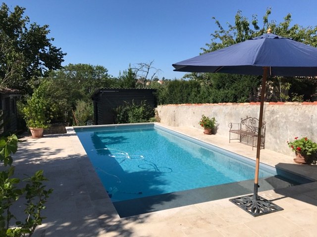 Travaux d'installation de piscine par Blet Maçonnerie à Mazerolles